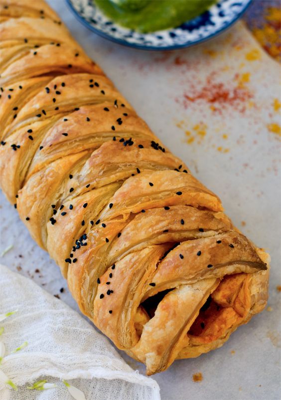 Achari paneer braided puff